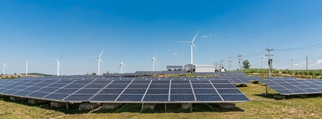 How Smart Controls Manage Solar, Wind, Battery, and Load in a Hybrid Energy System